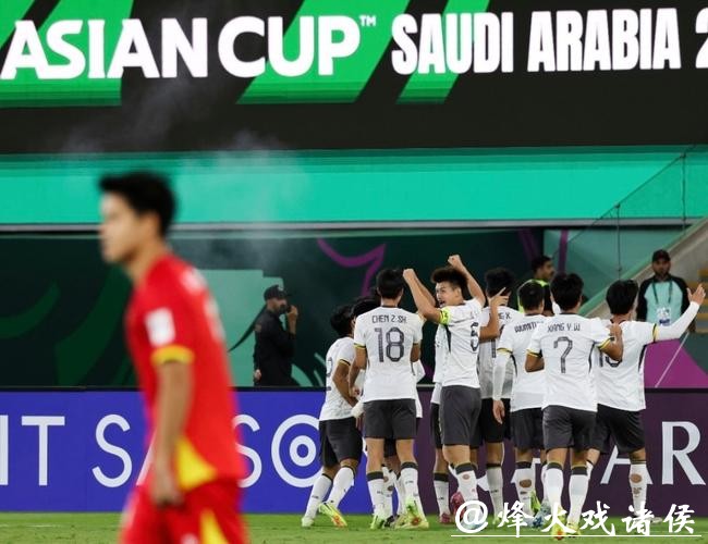 日本队瑟瑟发抖?国足已斩3个小组第1 韩媒罕见低头:他们踢疯了 日本队瑟瑟发抖?国足已斩3个小组第1 韩媒罕见低头:他们踢疯了